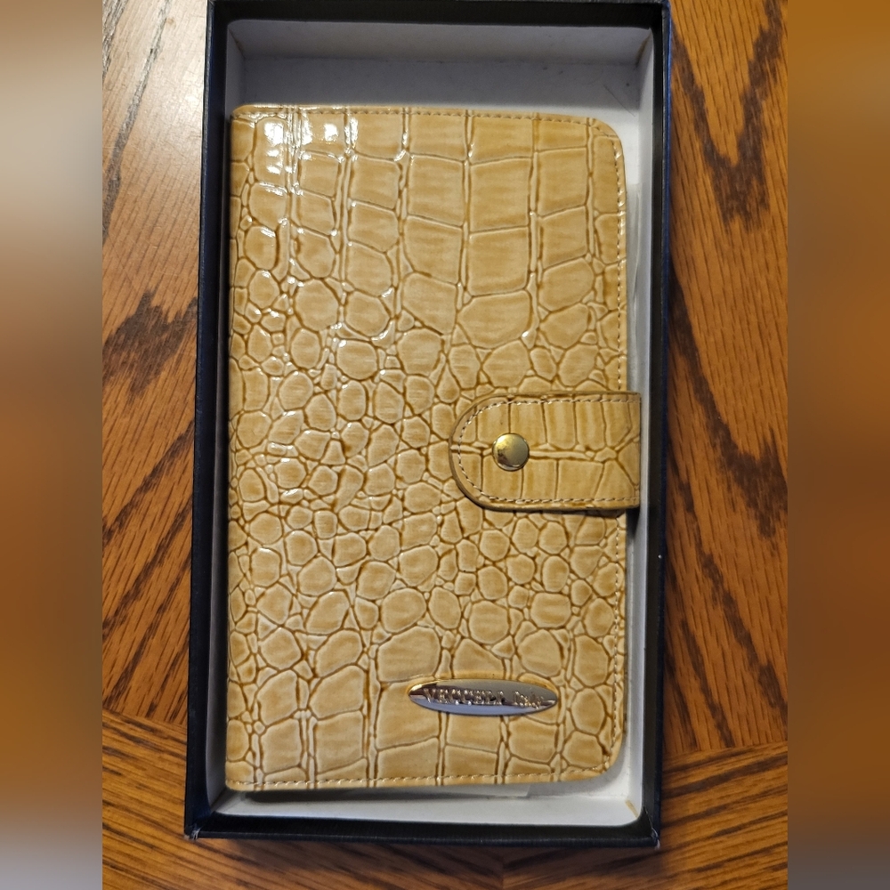 Vecceli Italy Croc-Embossed Tan Wallet